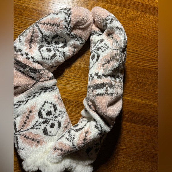 NEW Fuzzy Socks - Pink, Grey and White - Picture 3 of 3